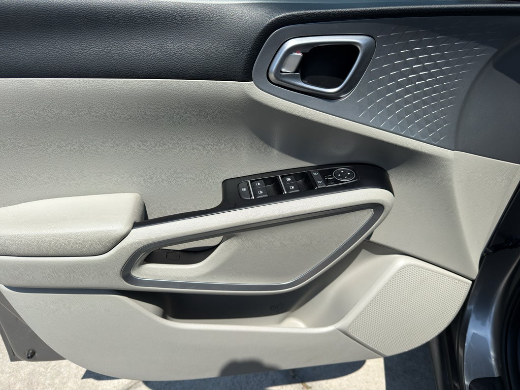 2025 Kia Soul Base