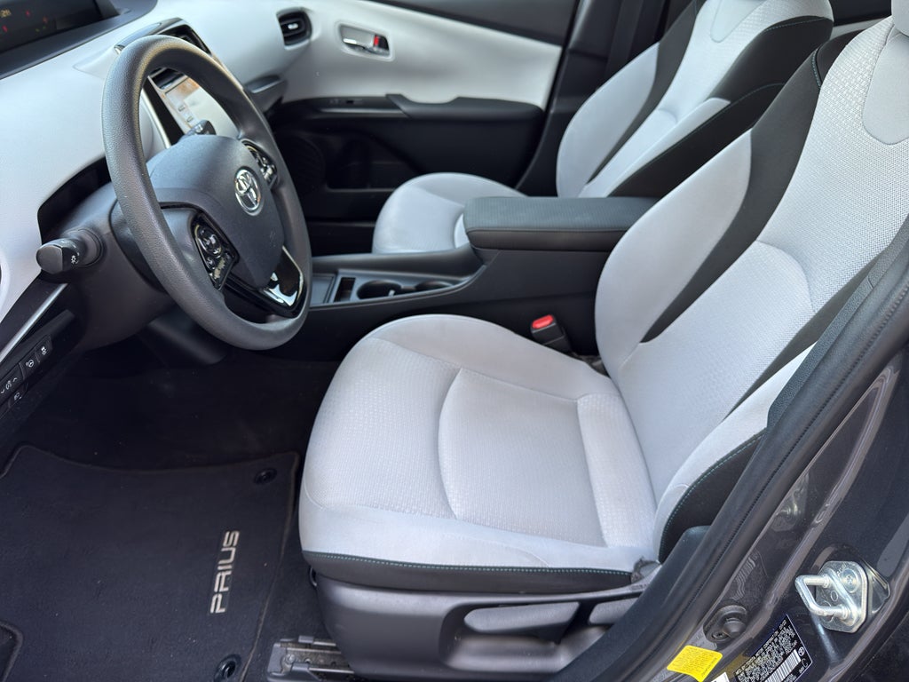 2022 Toyota Prius LE