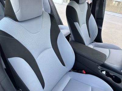 2022 Toyota Prius LE