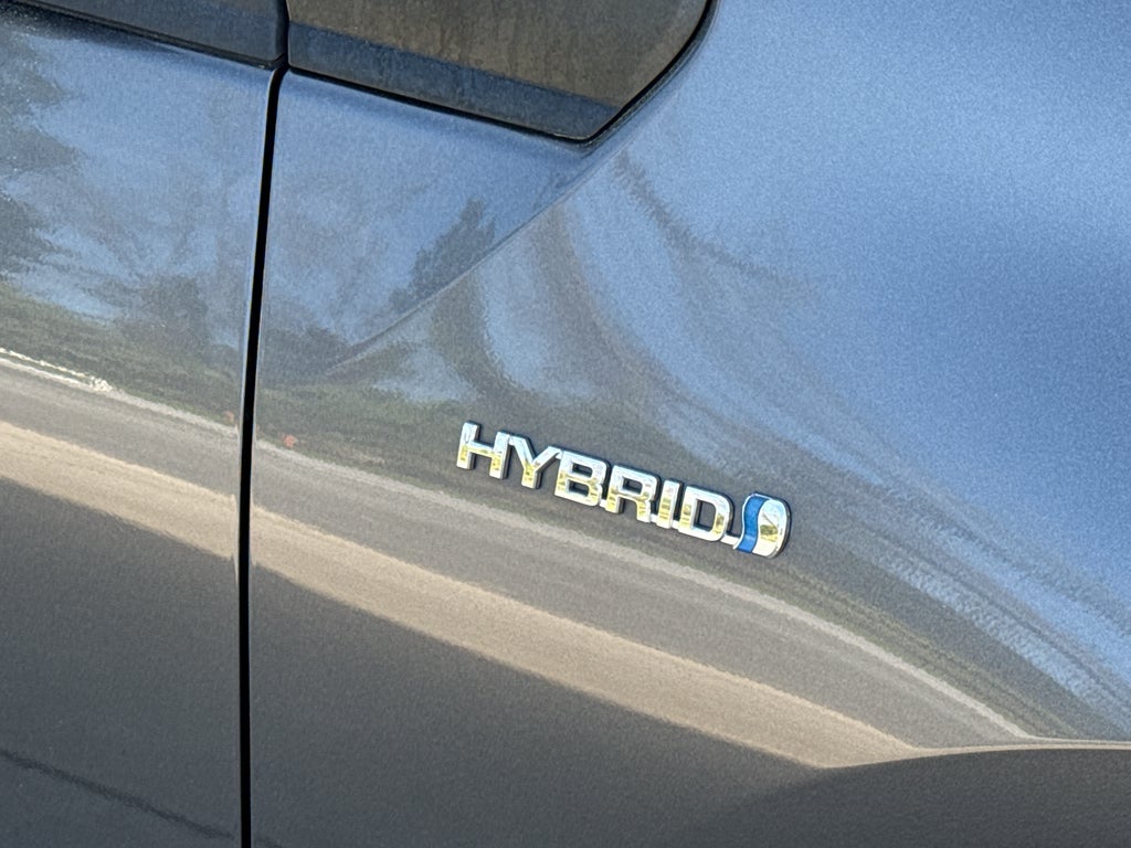 2022 Toyota Prius LE