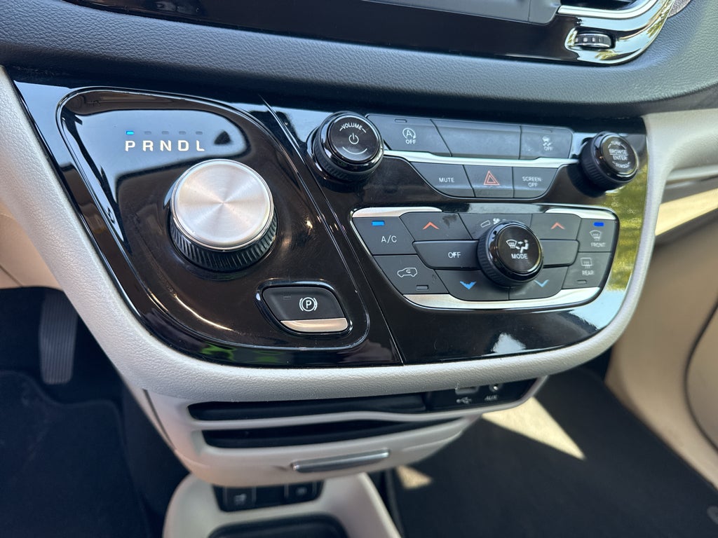2020 Chrysler Voyager LXI