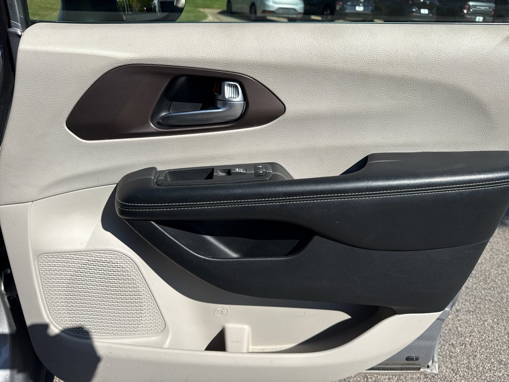 2020 Chrysler Voyager LXI