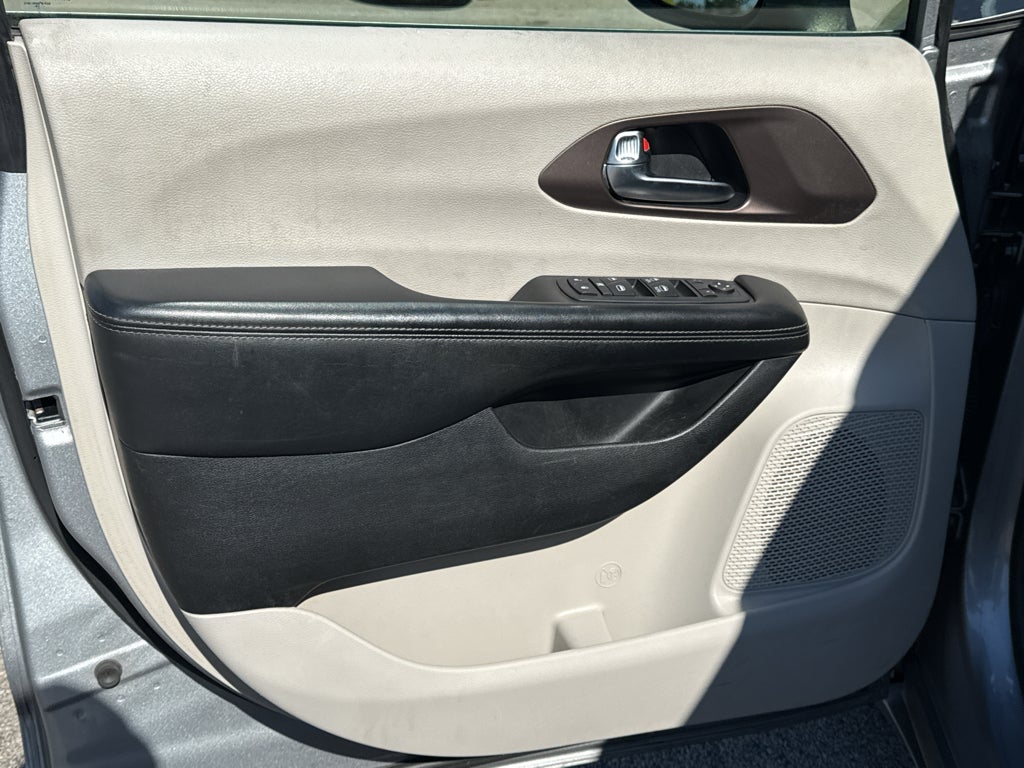 2020 Chrysler Voyager LXI