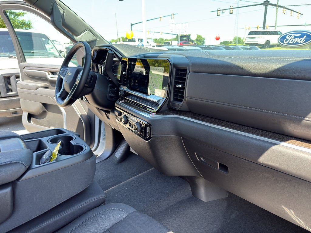 2025 Chevrolet Silverado LT