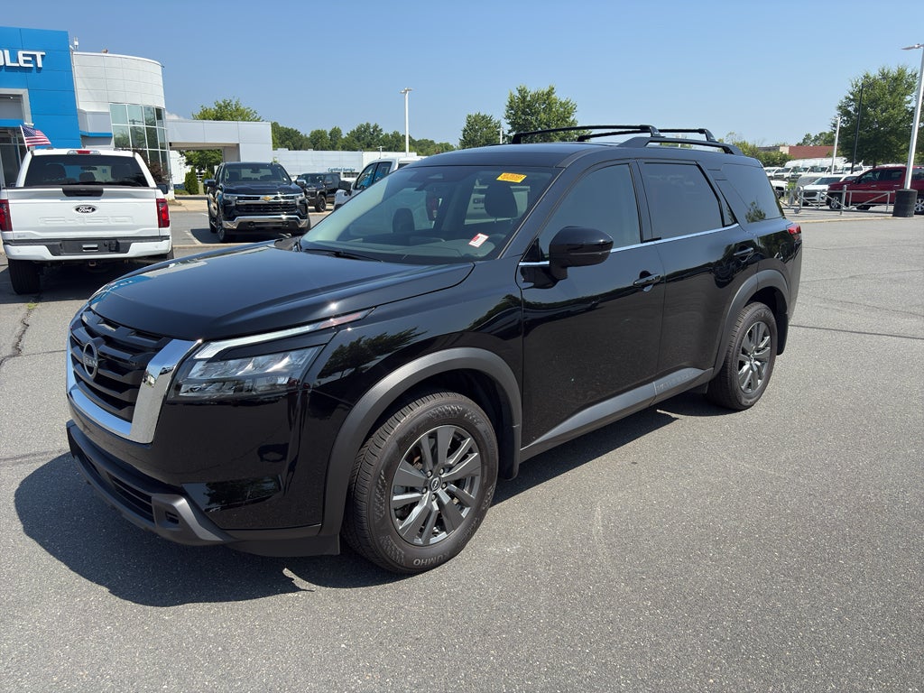 2025 Nissan Pathfinder SV