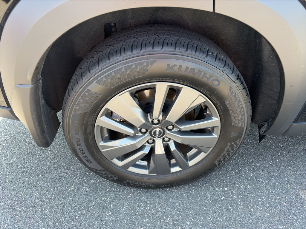2025 Nissan Pathfinder SV